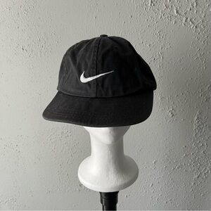 Vintage 90s Nike black and white embroidered swoosh golf cap hat green